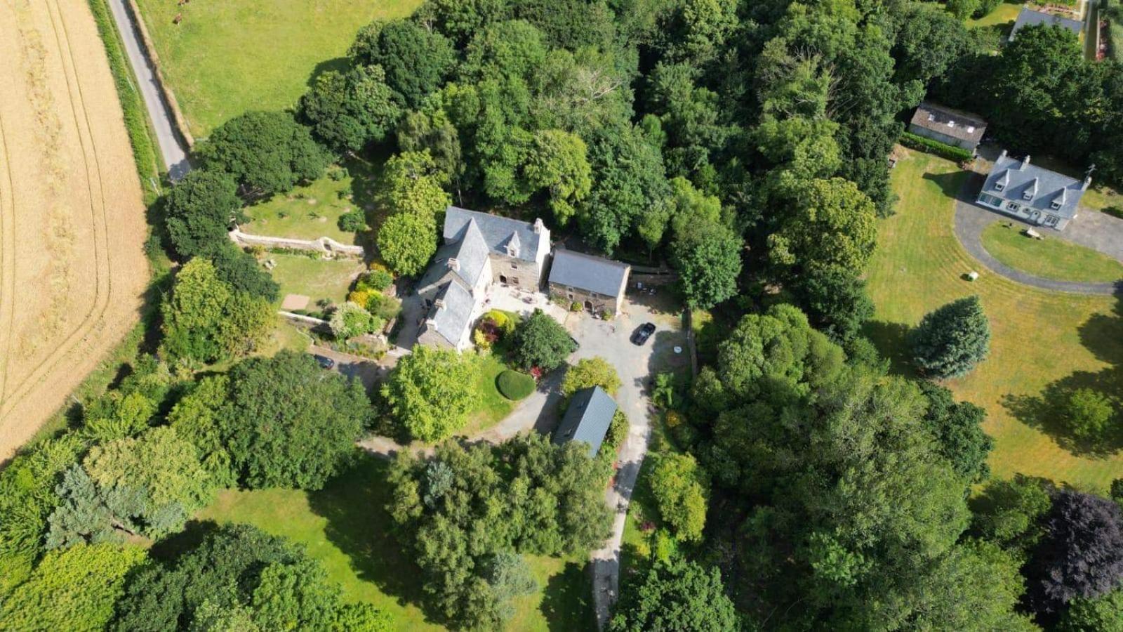 Manoir Medieval Du XV Ieme Siecle Minihy-Tréguier Esterno foto