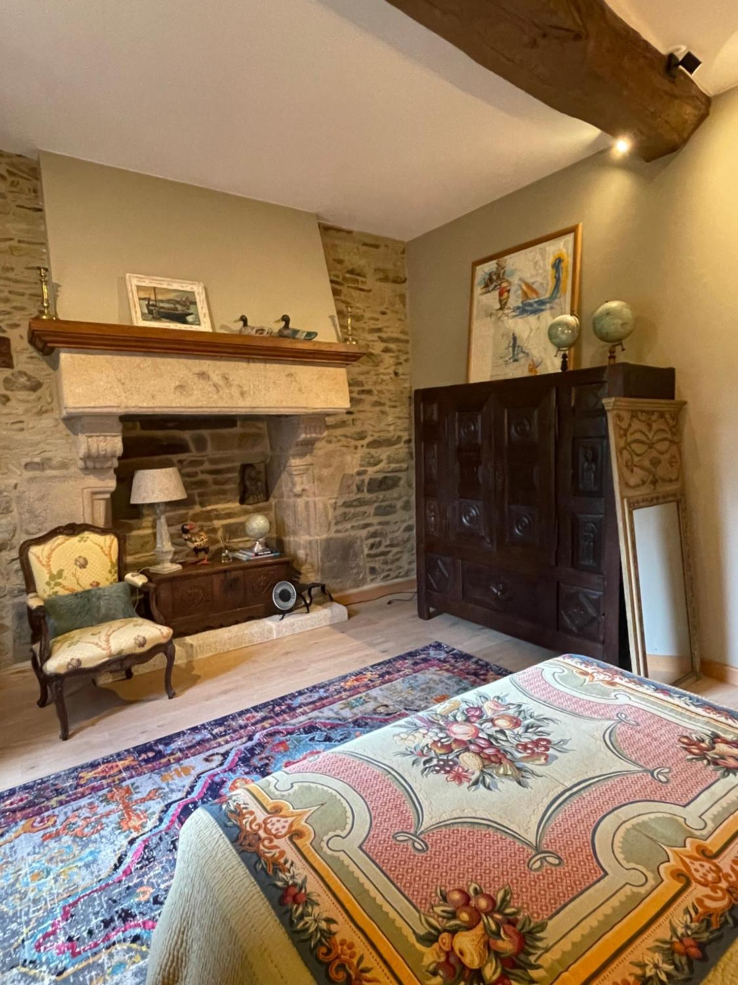 Manoir Medieval Du XV Ieme Siecle Minihy-Tréguier Esterno foto